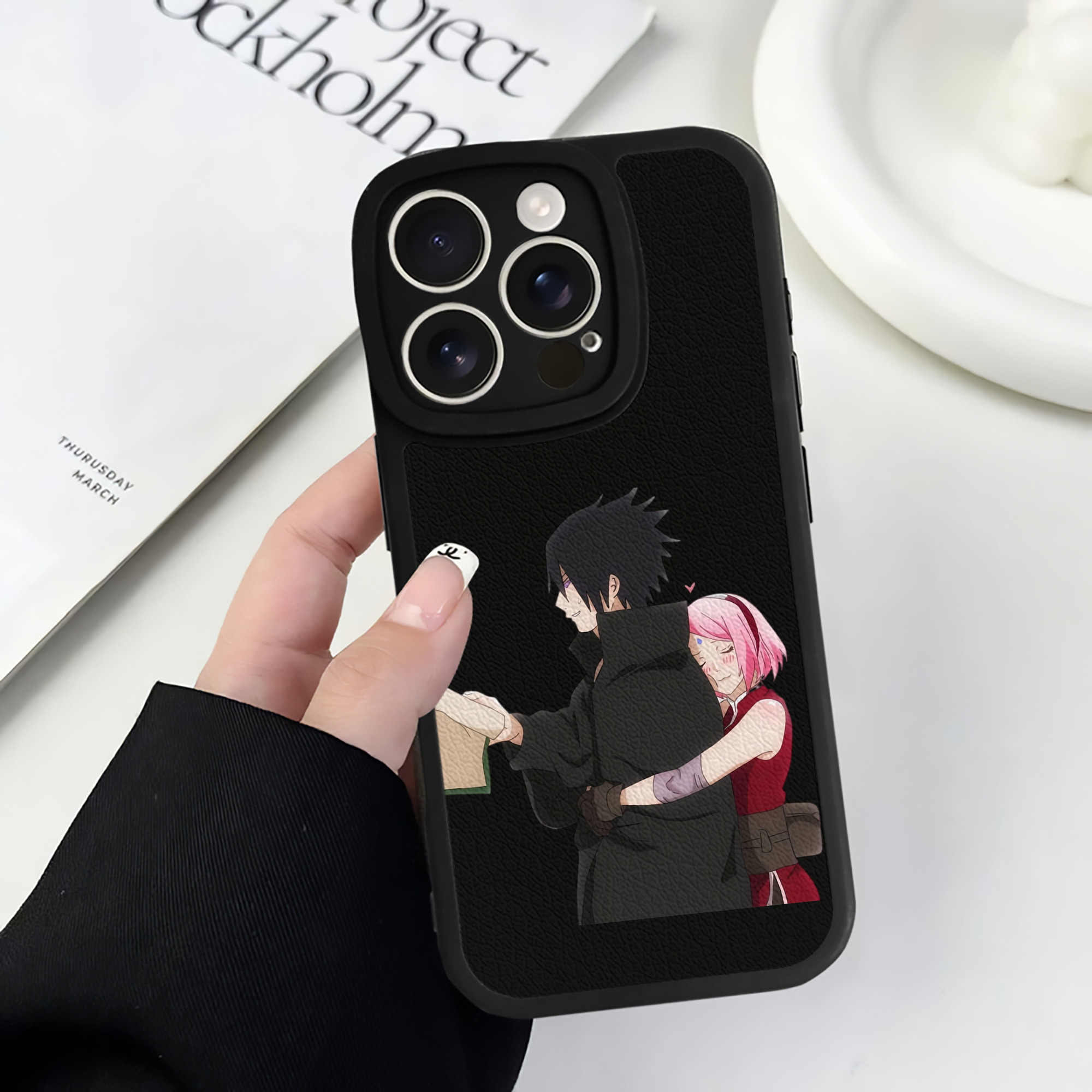 （画像用） NARUTO -ナルト- うちは サスケ Uchiha Sasuke 【iPhone 16シリーズ対応】シリコンスマホケース（レザー調） 材質：シリコン